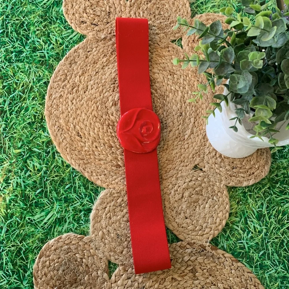 Red Rose elastic stretch belt with clip buckle, EUC